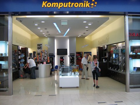 200-tny salon Komputronika w Trójmieście w Centrum Handlowym Matarnia w Gadńsku